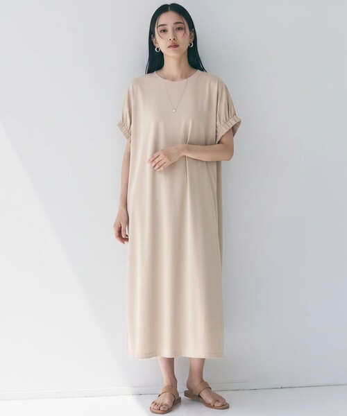 UNFILO(アンフィーロ)の「ヒートシールドジャージー ワンピース(ドレス・レディース・ベージュ系/ブラック系・X-LARGE)」の1枚目の写真