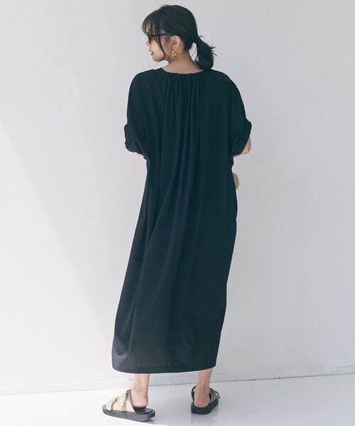 UNFILO(アンフィーロ)の「ヒートシールドジャージー ワンピース(ドレス・レディース・ベージュ系/ブラック系・X-LARGE)」の4枚目の写真