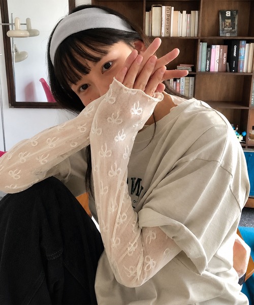 ammy.(エイミードット)の「【 ammy. / エイミードット 】 リボン柄 シアー レイヤード トップス(Tシャツ/カットソー・レディース・ホワイト/ブラック・FREE)」の1枚目の写真