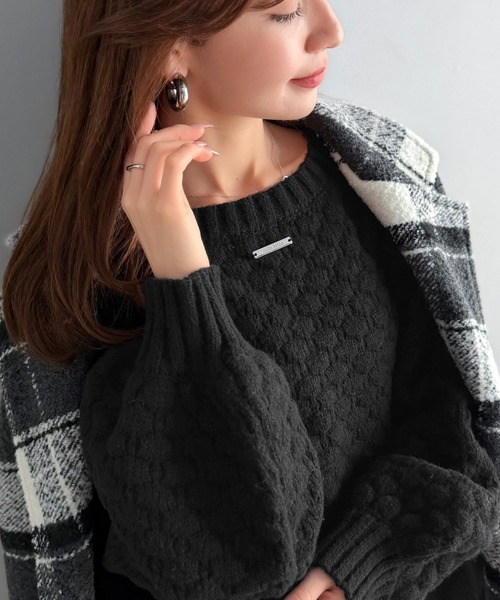 mily bilet(ミウィビレット)の「【mily bilet】甘さも着回し力も欲張って♪前後2wayぽこぽこカーディガン(カーディガン/ボレロ・レディース・ブルー/ピンク/アイボリー/ブラック・SMALL/LARGE/X-LARGE/MEDIUM)」の2枚目の写真