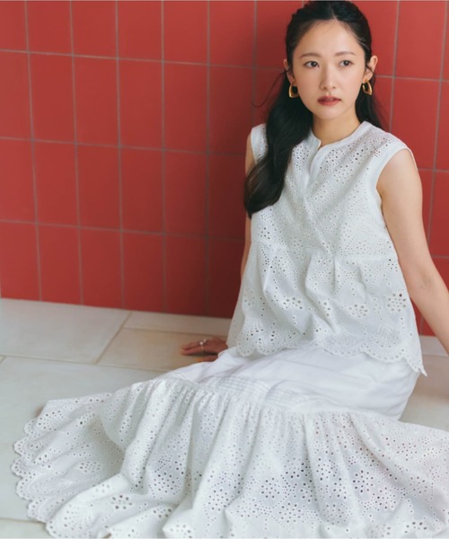 COHINA(コヒナ)の「コットンエンブロイダリーペプラムブラウス 【低身長・小柄女性】(シャツ/ブラウス・レディース・ブラック/オフホワイト/グリーン・ONE SIZE)」の7枚目の写真