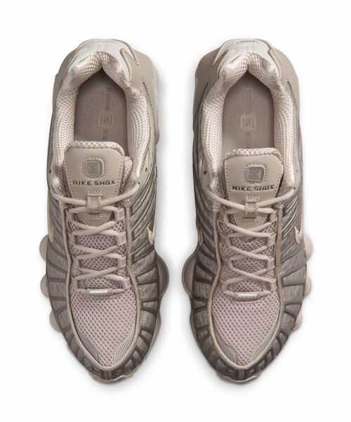 NIKE(ナイキ)の「ナイキ ショックス TL ウィメンズシューズ / Nike Shox TL Women's Shoes AR3566-204 Cream II(スニーカー・レディース・ブラウン系その他2・24.5/24/23.5/23/22.5/22/26/25.5/25)」の4枚目の写真