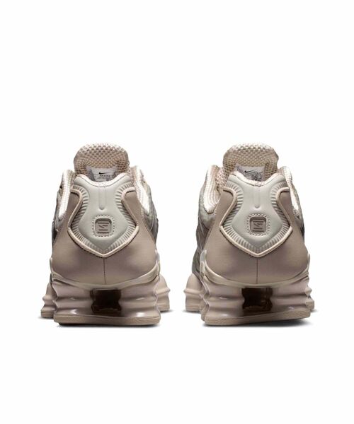 NIKE(ナイキ)の「ナイキ ショックス TL ウィメンズシューズ / Nike Shox TL Women's Shoes AR3566-204 Cream II(スニーカー・レディース・ブラウン系その他2・24.5/24/23.5/23/22.5/22/26/25.5/25)」の6枚目の写真