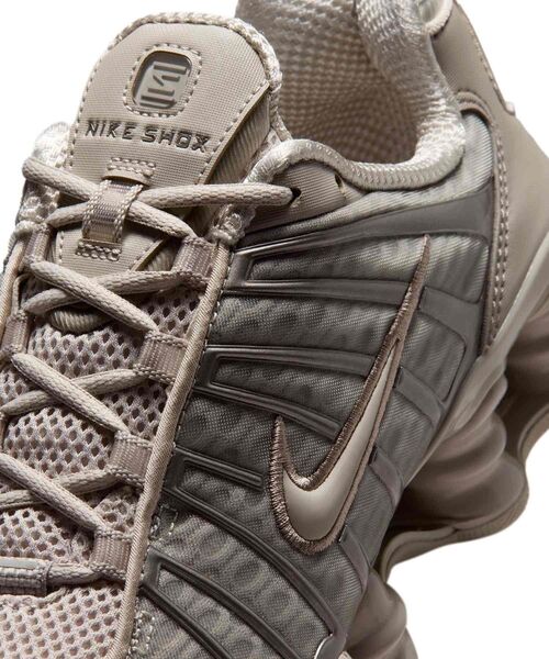 NIKE(ナイキ)の「ナイキ ショックス TL ウィメンズシューズ / Nike Shox TL Women's Shoes AR3566-204 Cream II(スニーカー・レディース・ブラウン系その他2・24.5/24/23.5/23/22.5/22/26/25.5/25)」の7枚目の写真
