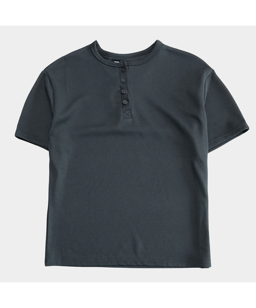 PLACESTUDIOMAN（プレイススタジオメンズ）の「ワッフルヘンリーネックベーシックスナップポイントデイリーオーバーサイズ半袖Tシャツ_3COLOR（Tシャツ/カットソー・メンズ・ブラック/チャコール/アイボリー・FREE）」の3枚目の写真