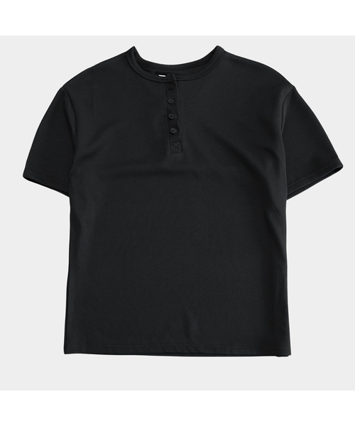 PLACESTUDIOMAN（プレイススタジオメンズ）の「ワッフルヘンリーネックベーシックスナップポイントデイリーオーバーサイズ半袖Tシャツ_3COLOR（Tシャツ/カットソー・メンズ・ブラック/チャコール/アイボリー・FREE）」の2枚目の写真