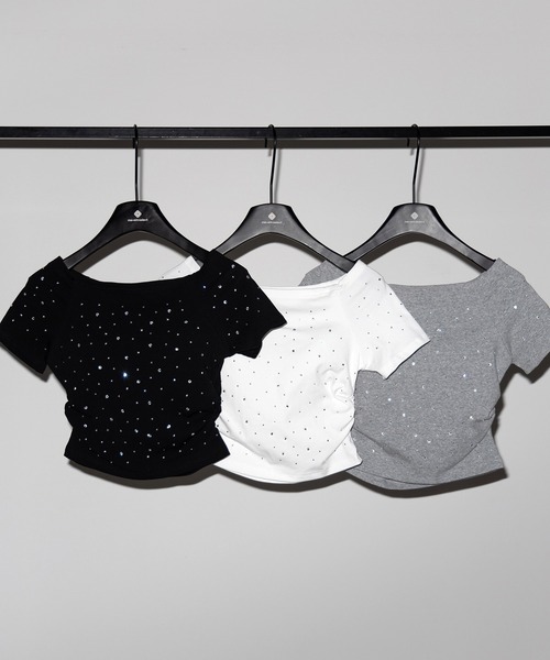 me+em select(ミームセレクト)の「【 3color 】ラインストーンオフショルスリムTシャツ / Rhine stone off shoulder slim T-shirts(Tシャツ/カットソー・レディース・グレー/ブラック/ホワイト・FREE)」の6枚目の写真
