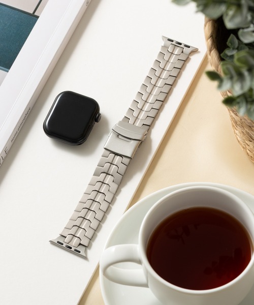 emonique(エモニーク)の「チタン製 アップルウォッチバンド Apple Watch バンド【38mm/40mm/41mm 対応】(デジタル腕時計・メンズ・ブラック/グレー/シルバー/シルバー系1/シルバー系・38)」の4枚目の写真