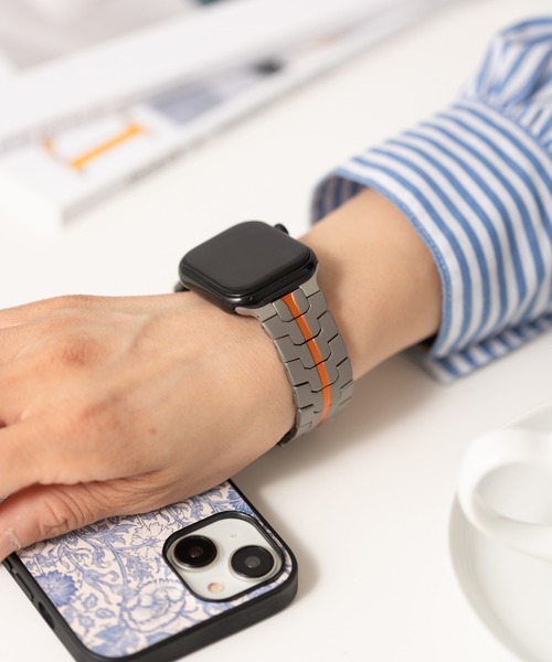 emonique(エモニーク)の「チタン製 アップルウォッチバンド Apple Watch バンド【38mm/40mm/41mm 対応】(デジタル腕時計・メンズ・ブラック/グレー/シルバー/シルバー系1/シルバー系・38)」の5枚目の写真