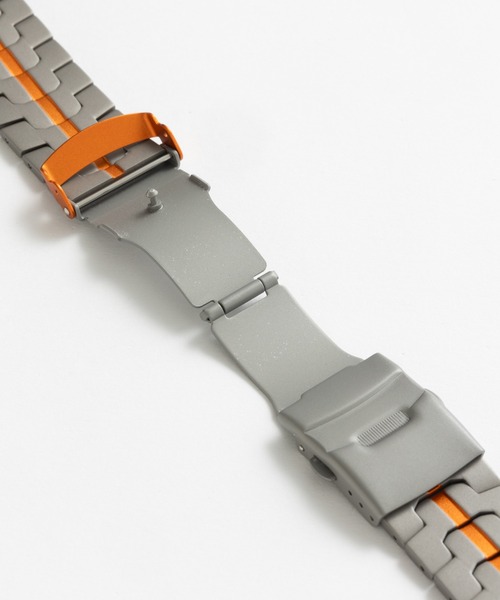 emonique(エモニーク)の「チタン製 アップルウォッチバンド Apple Watch バンド【38mm/40mm/41mm 対応】(デジタル腕時計・メンズ・ブラック/グレー/シルバー/シルバー系1/シルバー系・38)」の10枚目の写真