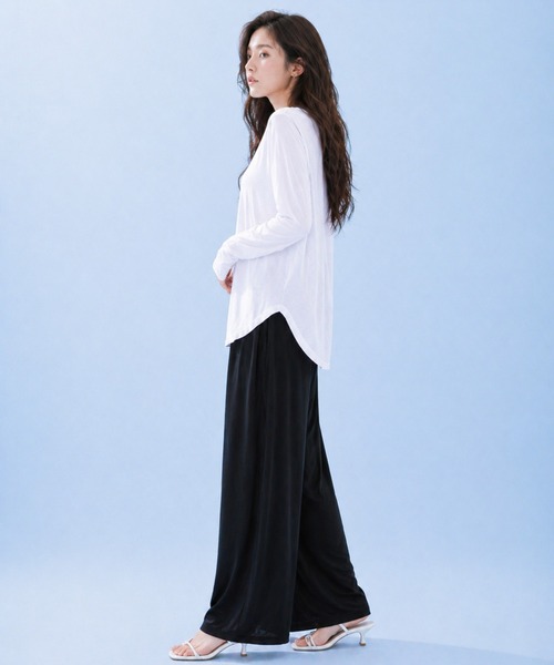 by LEGNA(バイレグナ)の「COOLIFYラウンドヘム指穴付き長袖トップス(Tシャツ/カットソー・レディース・ダークグレー/ホワイト/ブラック・FREE)」の8枚目の写真