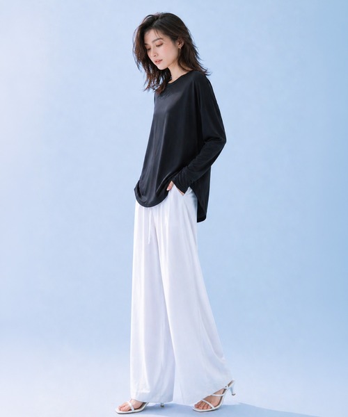 by LEGNA(バイレグナ)の「COOLIFYラウンドヘム指穴付き長袖トップス(Tシャツ/カットソー・レディース・ダークグレー/ホワイト/ブラック・FREE)」の12枚目の写真