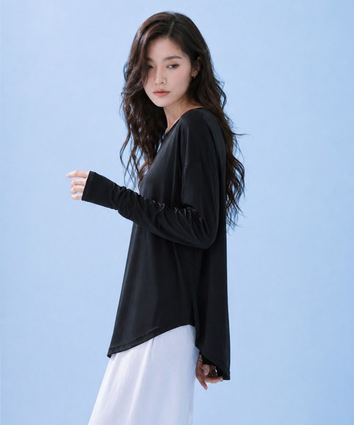 by LEGNA(バイレグナ)の「COOLIFYラウンドヘム指穴付き長袖トップス(Tシャツ/カットソー・レディース・ダークグレー/ホワイト/ブラック・FREE)」の15枚目の写真