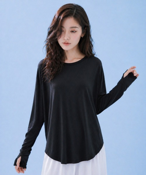 by LEGNA(バイレグナ)の「COOLIFYラウンドヘム指穴付き長袖トップス(Tシャツ/カットソー・レディース・ダークグレー/ホワイト/ブラック・FREE)」の16枚目の写真