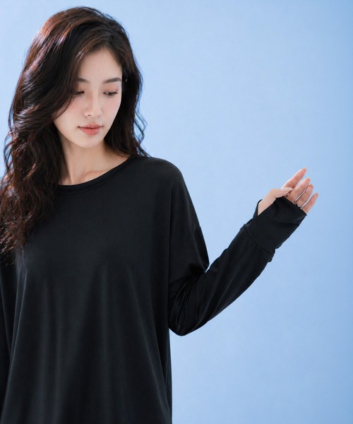 by LEGNA(バイレグナ)の「COOLIFYラウンドヘム指穴付き長袖トップス(Tシャツ/カットソー・レディース・ダークグレー/ホワイト/ブラック・FREE)」の17枚目の写真