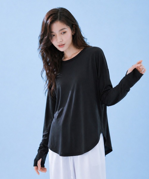 by LEGNA(バイレグナ)の「COOLIFYラウンドヘム指穴付き長袖トップス(Tシャツ/カットソー・レディース・ダークグレー/ホワイト/ブラック・FREE)」の18枚目の写真