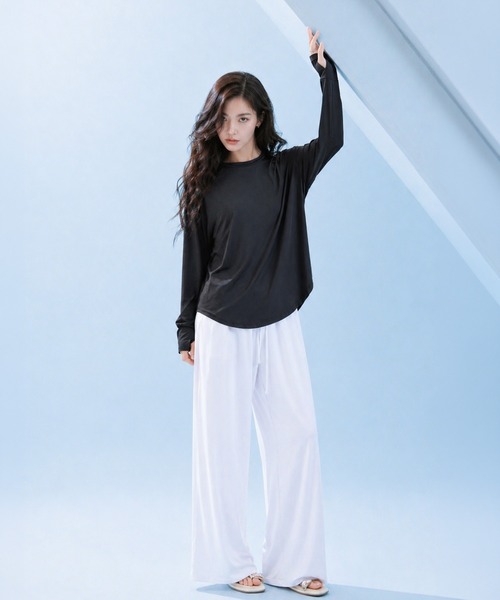 by LEGNA(バイレグナ)の「COOLIFYラウンドヘム指穴付き長袖トップス(Tシャツ/カットソー・レディース・ダークグレー/ホワイト/ブラック・FREE)」の19枚目の写真