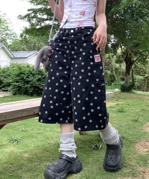 SHERU(シェル)の「ドット柄 カーゴワイドデニムハーフパンツ ハートワッペン(デニムパンツ・レディース・ブラック・LARGE/MEDIUM/SMALL)」の18枚目の写真