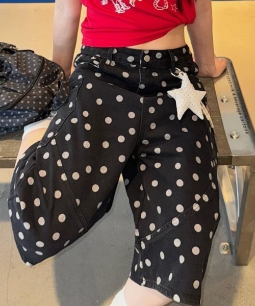 SHERU(シェル)の「ドット柄 カーゴワイドデニムハーフパンツ ハートワッペン(デニムパンツ・レディース・ブラック・LARGE/MEDIUM/SMALL)」の10枚目の写真