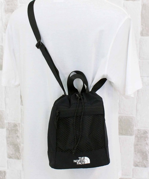 THE NORTH FACE(ザノースフェイス)の「TNF リンデ メッシュ バケットバッグ ミニ Linde Mesh Bucket Bag Mini 韓国限定(ショルダーバッグ・レディース・ブラック・ONE)」の1枚目の写真
