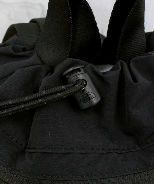 THE NORTH FACE(ザノースフェイス)の「TNF リンデ メッシュ バケットバッグ ミニ Linde Mesh Bucket Bag Mini 韓国限定(ショルダーバッグ・レディース・ブラック・ONE)」の5枚目の写真