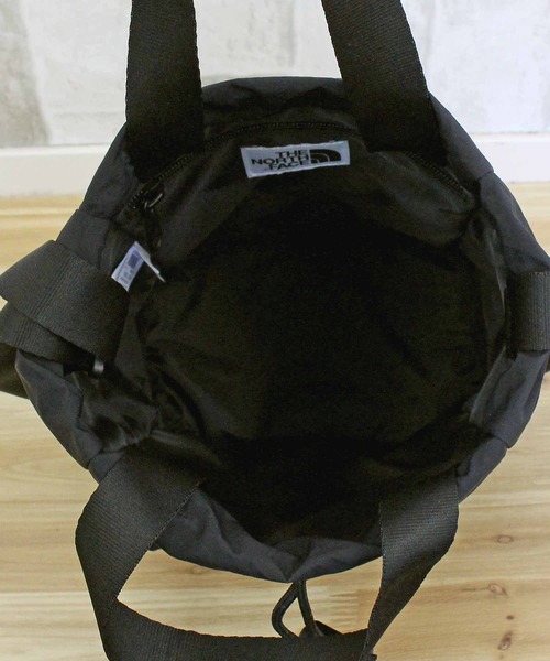 THE NORTH FACE(ザノースフェイス)の「TNF リンデ メッシュ バケットバッグ ミニ Linde Mesh Bucket Bag Mini 韓国限定(ショルダーバッグ・レディース・ブラック・ONE)」の11枚目の写真