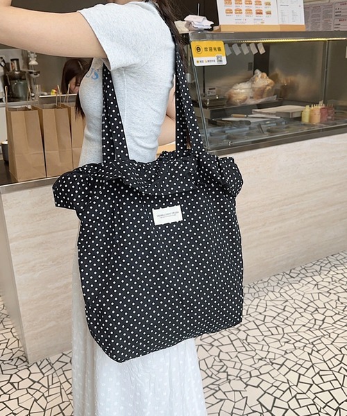 boemy(ボエミー)の「【A4収納可能】 ドット柄 フリルトートバッグ(トートバッグ・レディース・ブラック/オフホワイト・FREE)」の14枚目の写真