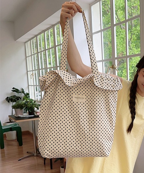 boemy(ボエミー)の「【A4収納可能】 ドット柄 フリルトートバッグ(トートバッグ・レディース・ブラック/オフホワイト・FREE)」の9枚目の写真