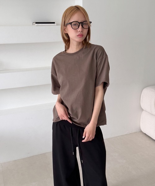 4INT.(フォイント)の「【 8color 】ベーシック 無地 オーバーフィット 半袖 Tシャツ(Tシャツ/カットソー・レディース・チャコール/グレー/ネイビー/カーキ/ブルー/ホワイト/ブラウン/ブラック・FREE)」の5枚目の写真