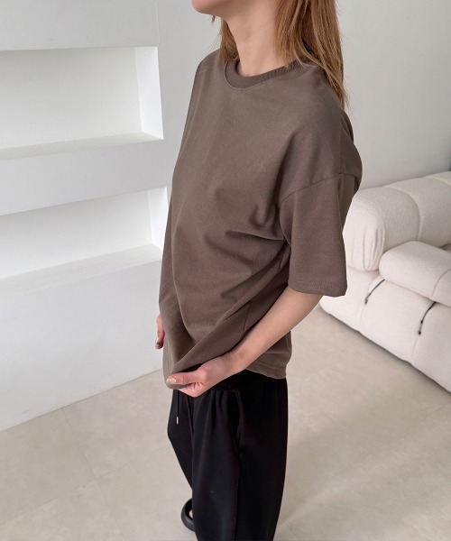 4INT.(フォイント)の「【 8color 】ベーシック 無地 オーバーフィット 半袖 Tシャツ(Tシャツ/カットソー・レディース・チャコール/グレー/ネイビー/カーキ/ブルー/ホワイト/ブラウン/ブラック・FREE)」の9枚目の写真