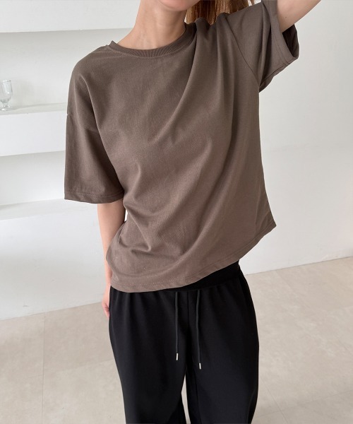 4INT.(フォイント)の「【 8color 】ベーシック 無地 オーバーフィット 半袖 Tシャツ(Tシャツ/カットソー・レディース・チャコール/グレー/ネイビー/カーキ/ブルー/ホワイト/ブラウン/ブラック・FREE)」の10枚目の写真