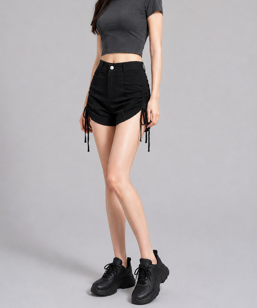 NinaetLina(ニナエリナ)の「シャーリングショートパンツ(その他パンツ・レディース・ホワイト/ブラック・M/L/S)」の11枚目の写真