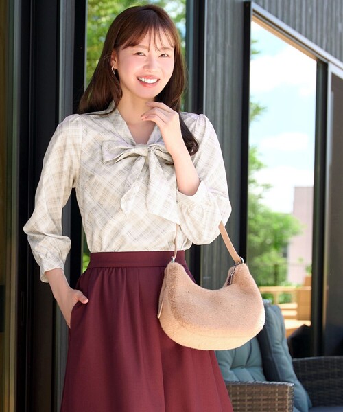 Tiaclasse（ティアクラッセ）の「【大きいサイズ】リボンタイチェック柄シャツ（シャツ/ブラウス・レディース・ブルー/グレー/ベージュ・XXL/XL）」の20枚目の写真