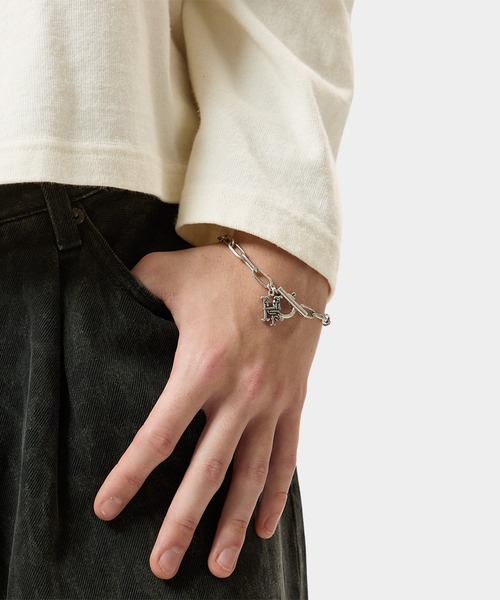 HUF(ハフ)の「VARSITY BRACELET(ブレスレット・メンズ・シルバー・L/XL/S/M)」の8枚目の写真