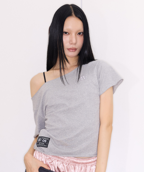 THE MYSTERIOUS HOTEL（ザミステリアスホテル）の「HOTEL OFF-SHDR TOP [GREY]（Tシャツ/カットソー・レディース・その他・FREE）」の2枚目の写真