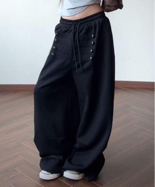 MONO8(モノハチ)の「ナポレオンボタンワイドパンツ(スウェットパンツ・レディース・グレー/ブラック・M)」の1枚目の写真