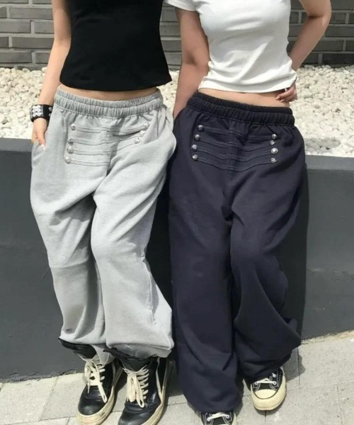 MONO8(モノハチ)の「ナポレオンボタンワイドパンツ(スウェットパンツ・レディース・グレー/ブラック・M)」の5枚目の写真