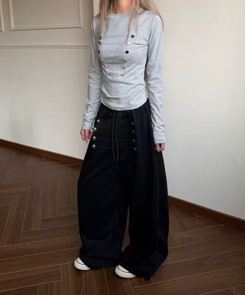 MONO8(モノハチ)の「ナポレオンボタンワイドパンツ(スウェットパンツ・レディース・グレー/ブラック・M)」の11枚目の写真