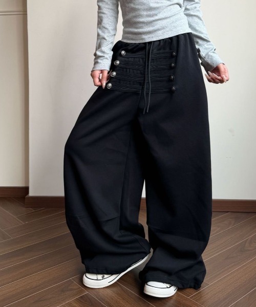 MONO8(モノハチ)の「ナポレオンボタンワイドパンツ(スウェットパンツ・レディース・グレー/ブラック・M)」の13枚目の写真