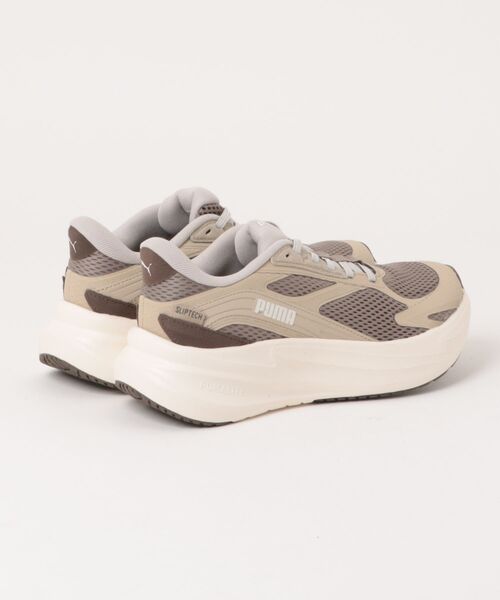 PUMA(プーマ)の「PUMA プーマ MAXSTRIDE LITE LS EASE IN レディーススニーカー 厚底(マックスストライドライトLSイーズイン)(スニーカー・レディース・ホワイト/ライトグレー/ブラック/グレー・22.5cm/23.5cm/24.5cm/23.0cm/24.0cm/25.0cm)」の5枚目の写真