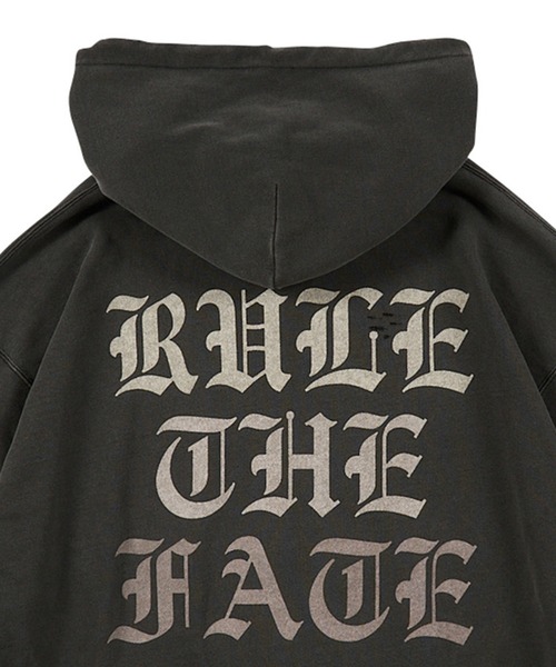 RULE THE FATE(ルールザフェイト)の「RTF DUSTY TYPE SWEAT HOODIE/ダスティータイプスウェットフーディー(Tシャツ/カットソー・メンズ・ベージュ/ブラック・1/2)」の5枚目の写真