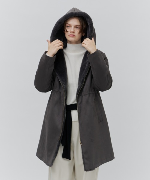 Plumel（プルメル）の「Suede Ponti Fur Quilted Padded Coat / スエードポンチファー中綿キルトコート（その他アウター・レディース・ベージュ/チャコールグレー/グレー・MEDIUM）」の2枚目の写真