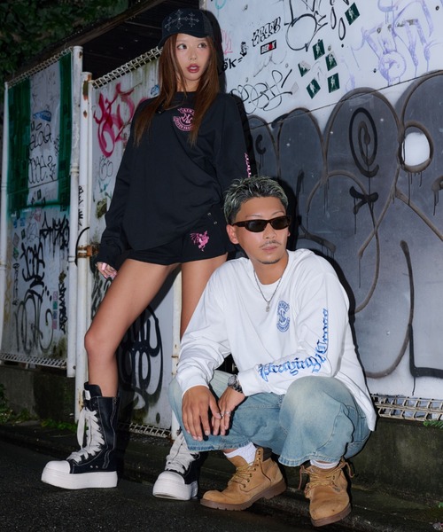 A'GEM9(エージェムナイン)の「A'GEM/9 × .kom 『A'GEM/9/エージェムナイン』ラインストーンロゴロングスリーブ(Tシャツ/カットソー・レディース・ホワイト/ブラック・FREE)」の16枚目の写真