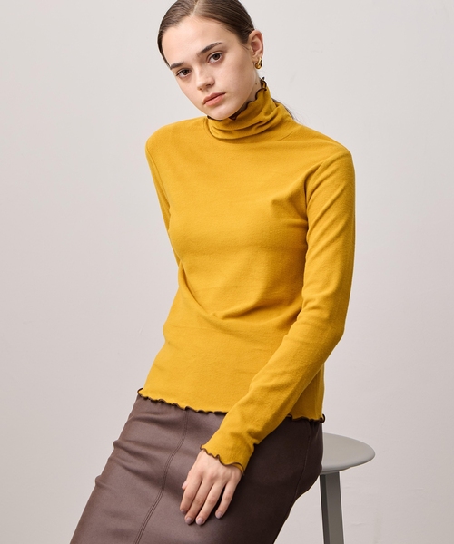 LE SOUK HOLIDAY(ルスークホリデー)の「メローハイネック起毛ロングTシャツ【吸湿発熱・アクセントカラー】(Tシャツ/カットソー・レディース・ライトグリーン/レッド/サックスブルー/マスタード/オレンジ/ダークブラウン/ネイビー・M/L)」の6枚目の写真