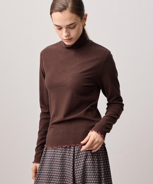 LE SOUK HOLIDAY(ルスークホリデー)の「メローハイネック起毛ロングTシャツ【吸湿発熱・アクセントカラー】(Tシャツ/カットソー・レディース・ライトグリーン/レッド/サックスブルー/マスタード/オレンジ/ダークブラウン/ネイビー・M/L)」の12枚目の写真