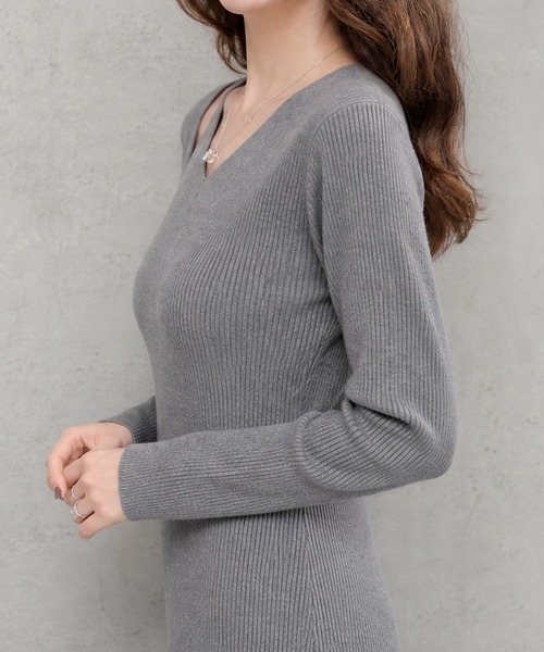 JOCOSA(ジョコサ)の「Vネック カットアウト タイトニットワンピース(ワンピース・レディース・ブラウン/ブラック/グレー・FREE)」の4枚目の写真