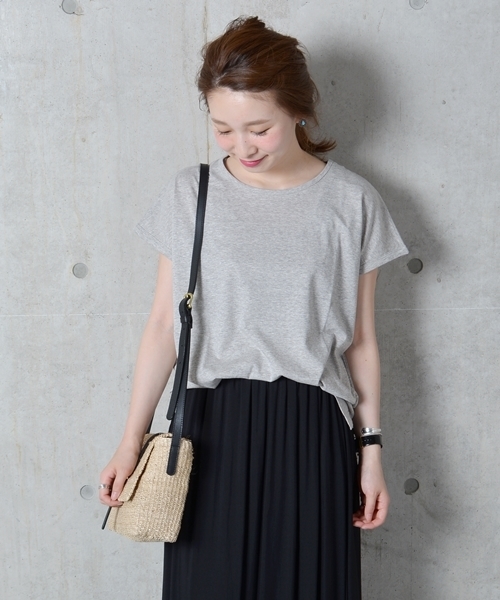 SHIPS Days(シップスデイズ)の「SHIPS Days STANDARD: ソフトコットンルーズTシャツ□(Tシャツ/カットソー・レディース・ネイビー/ホワイト/ライトグレー/ブラック/オリーブ・S~M/M~L)」の4枚目の写真