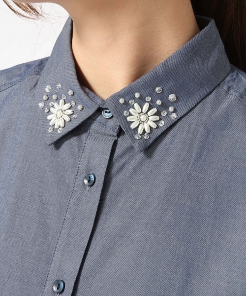 GLOBAL WORK（グローバルワーク）の「ビジューエリシャツ長袖/725111（シャツ/ブラウス・レディース・ブルー/オフホワイト/ホワイト・SMALL/MEDIUM/LARGE）」の6枚目の写真