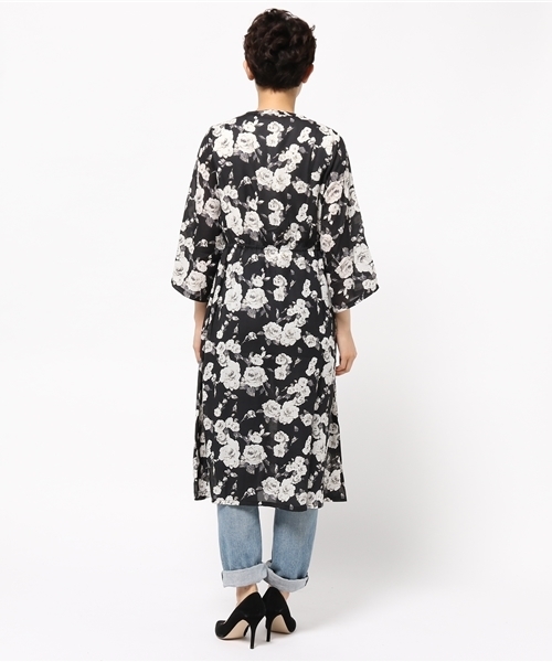 VENCEEXCHANGE（ヴァンスエクスチェンジ）の「花柄ロングガウン            （カーディガン/ボレロ・レディース・ブラック/ブルー・MEDIUM）」の7枚目の写真