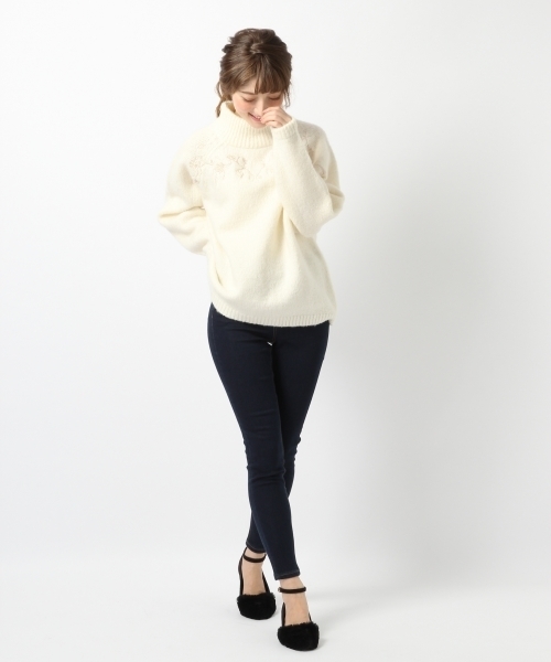 Heather(ヘザー)の「ボトルネックシシュウニット 738569 (ニット/セーター・レディース・ホワイト/ピンク系その他/ダークグレー・FREE)」の11枚目の写真